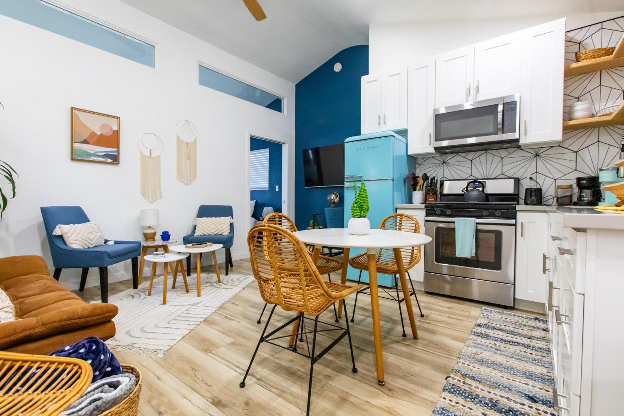 Spacious Family Retreat! Sleeps 12 + Huge Backyard ซานฮวนคาปิสตราโน ภายนอก รูปภาพ