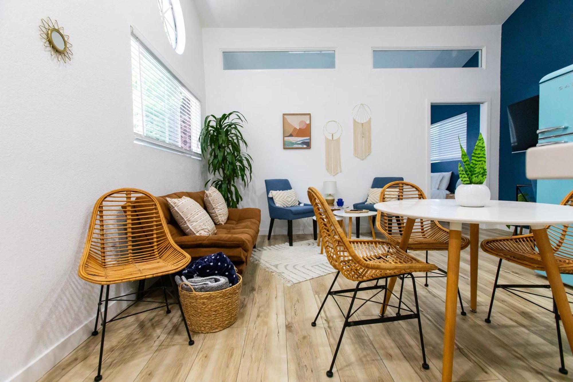 Spacious Family Retreat! Sleeps 12 + Huge Backyard ซานฮวนคาปิสตราโน ภายนอก รูปภาพ