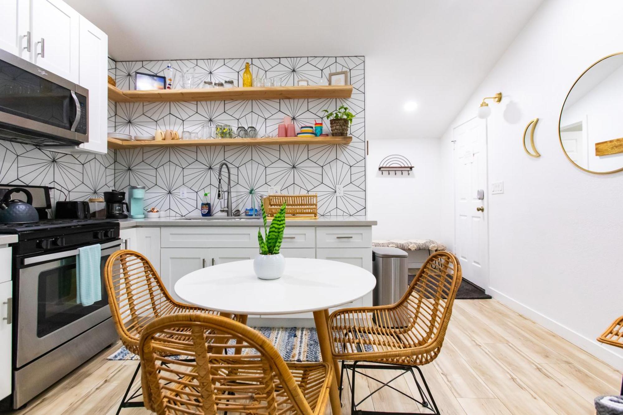 Spacious Family Retreat! Sleeps 12 + Huge Backyard ซานฮวนคาปิสตราโน ภายนอก รูปภาพ